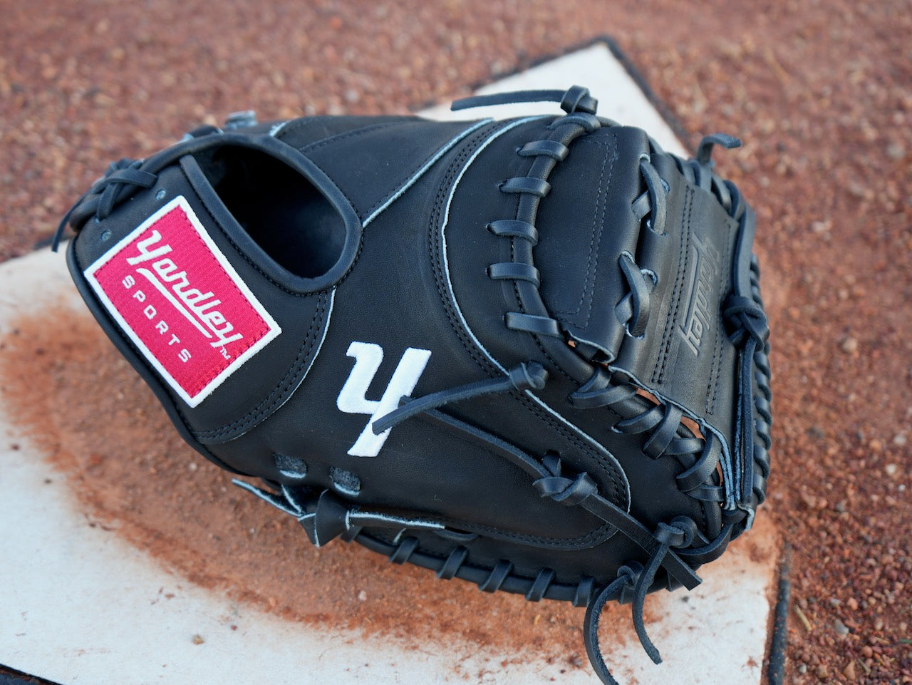 Y2 - CM-23 Black 33.50"