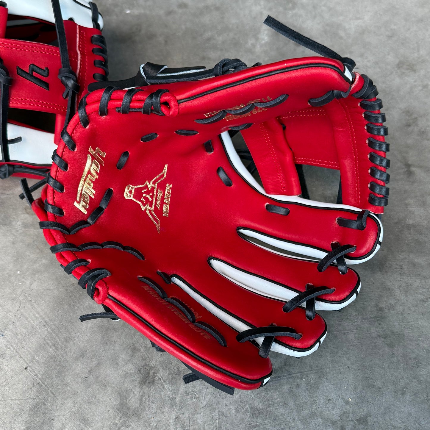 Y2 Maven Steer - 279 Model Black, Red, and White 11.50”