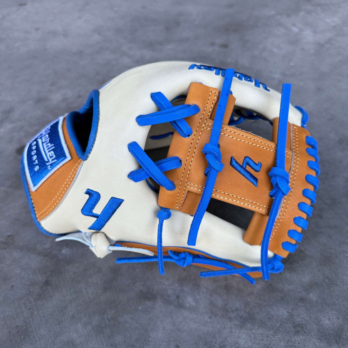 Y2 Maven Steer - 279 Model Tan and Blue 11.50”