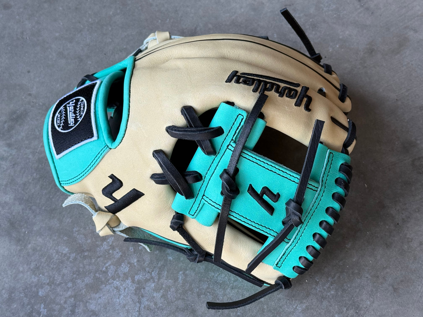 Y1 - 279 Sky Blue and Bone I-Web 11.50”