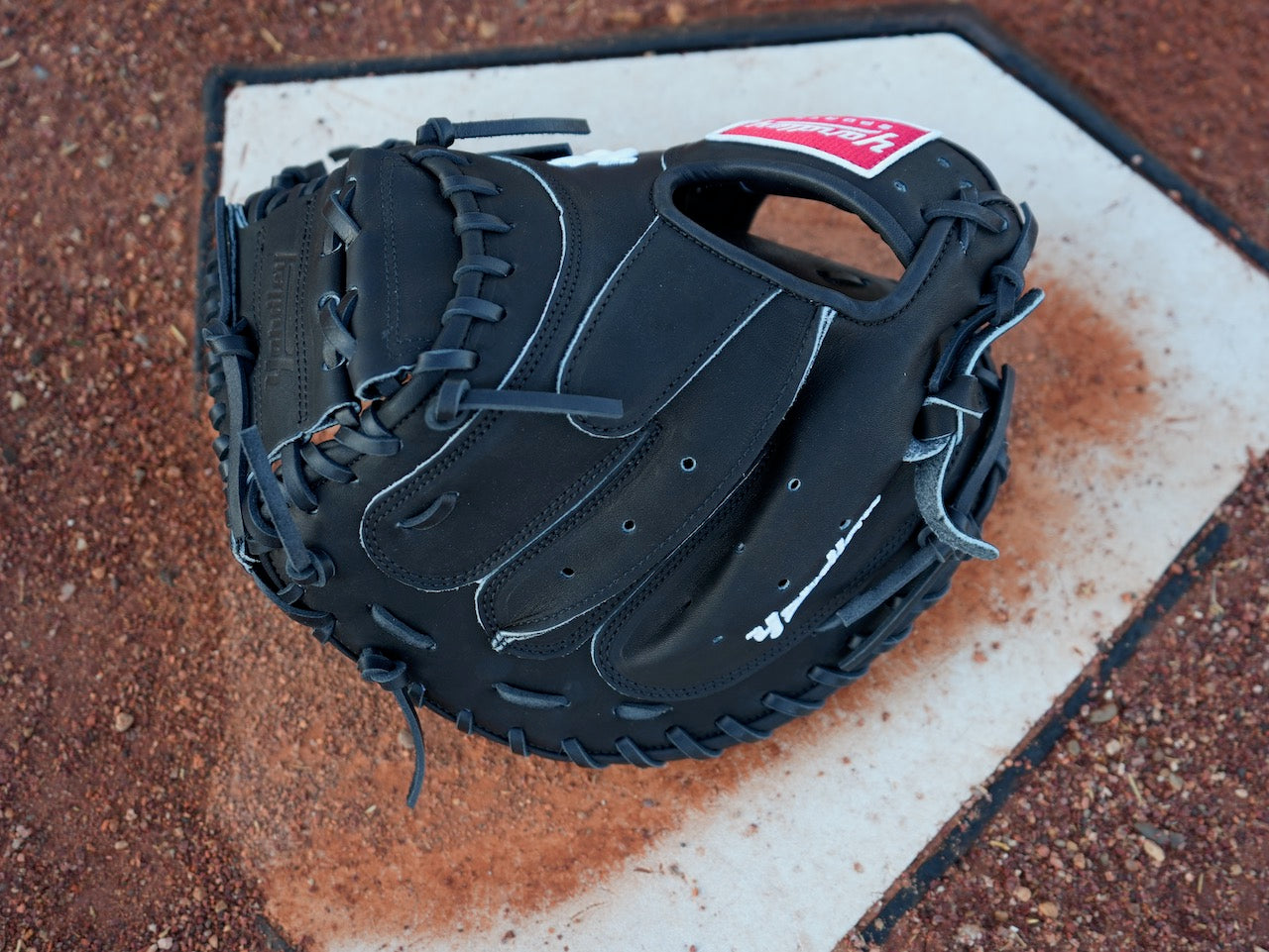 Y2 - CM-23 Black 33.50"