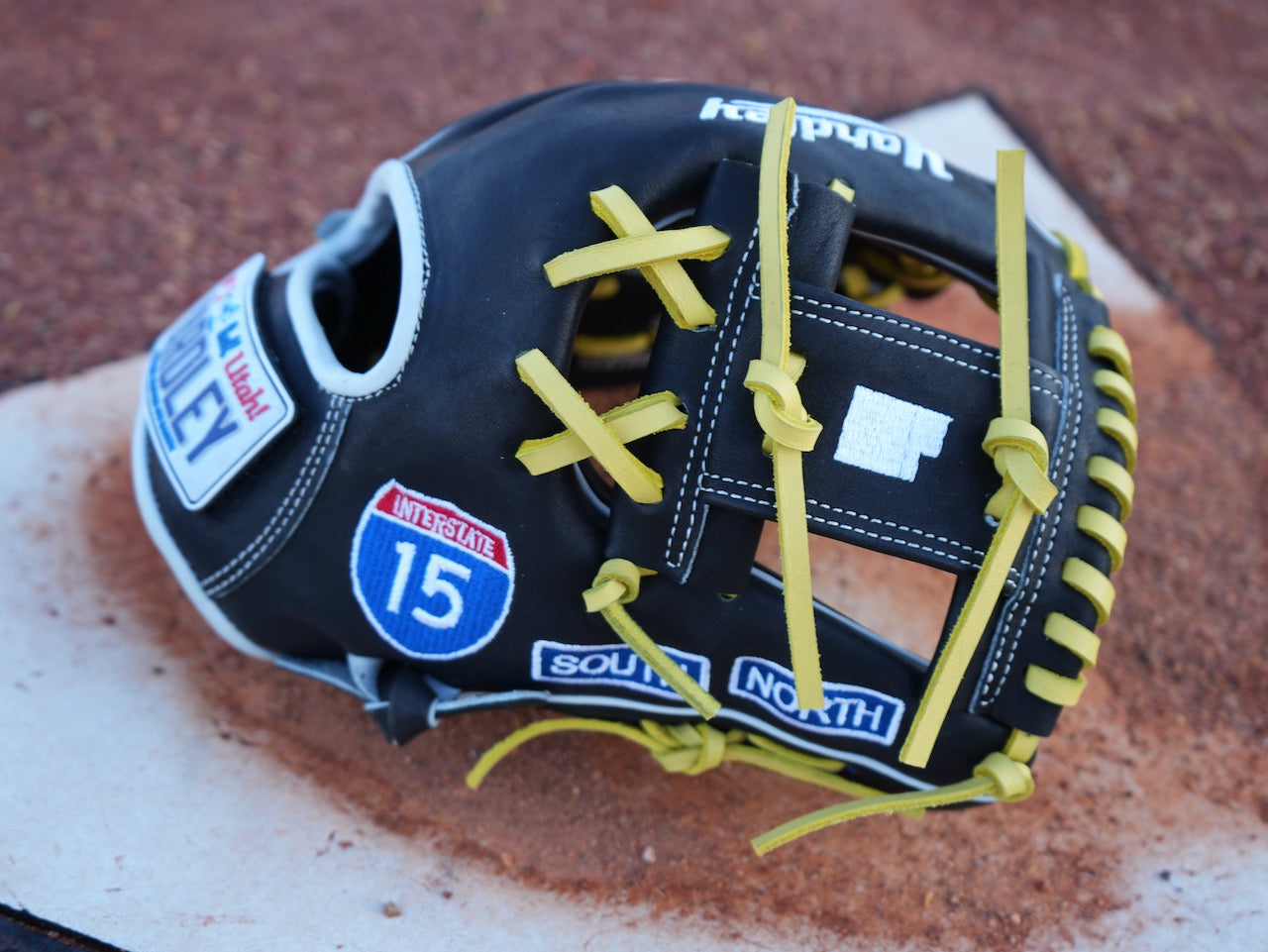 Y2  - 279 Always on the Road Glove 11.50"