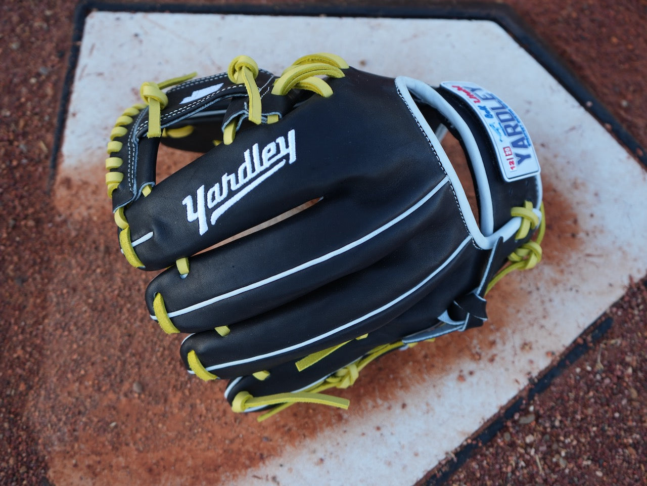 Y2  - 279 Always on the Road Glove 11.50"