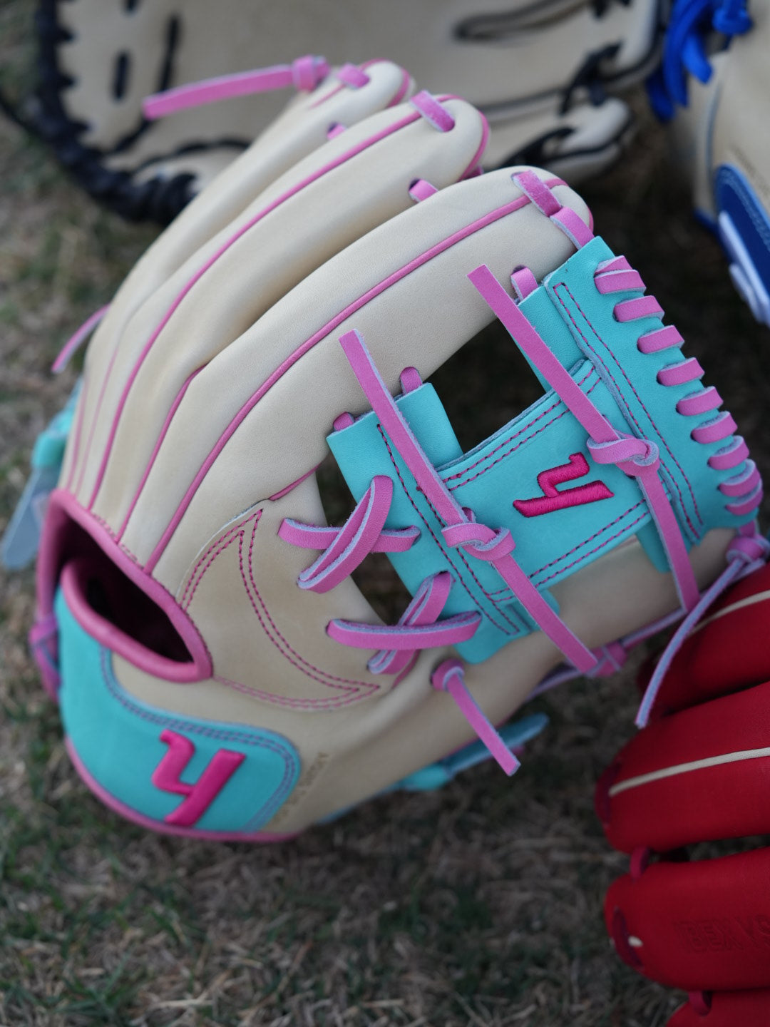 Y2 - Maven Steer - IBEXYS1150 "Cami's Glove"