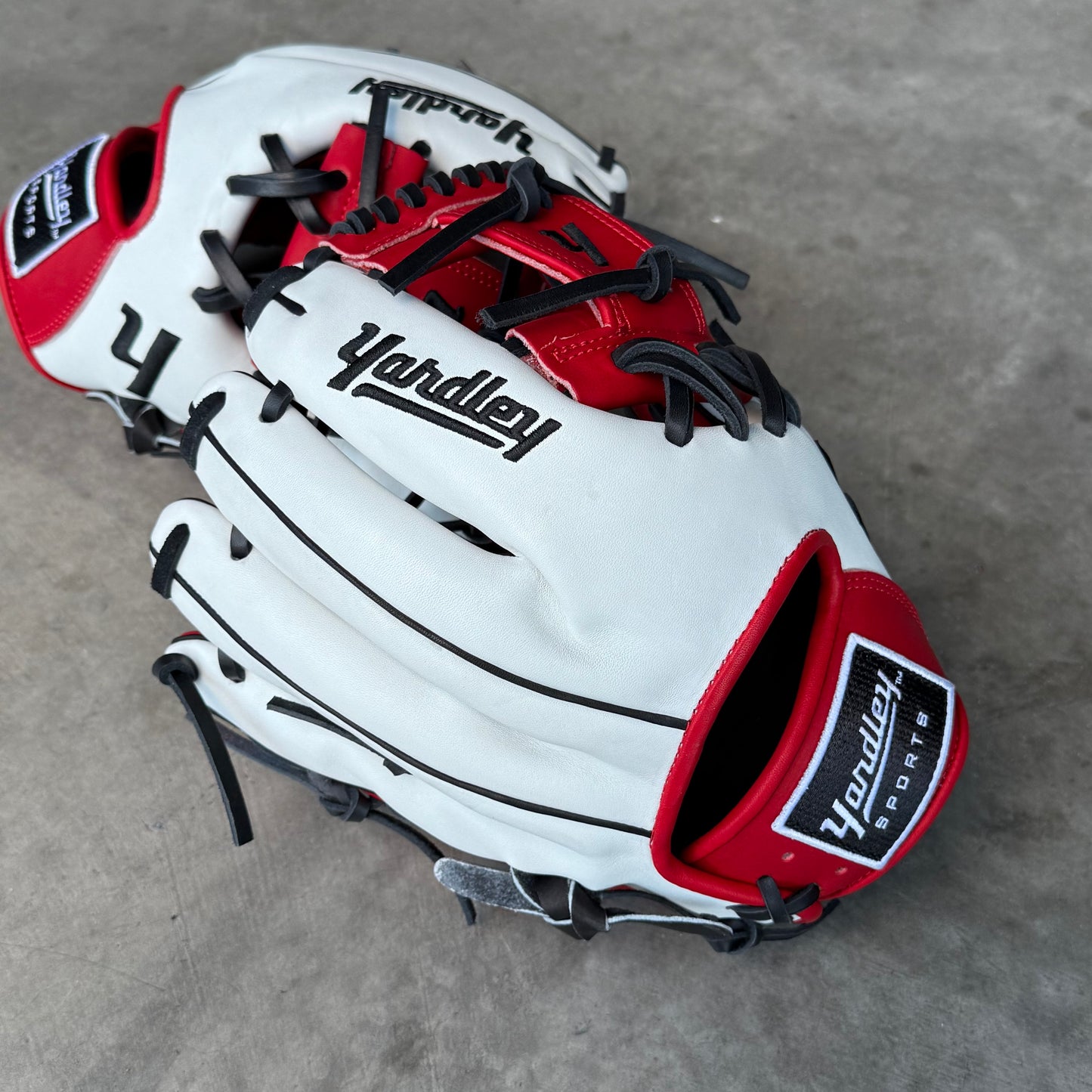 Y2 Maven Steer - 279 Model Black, Red, and White 11.50”